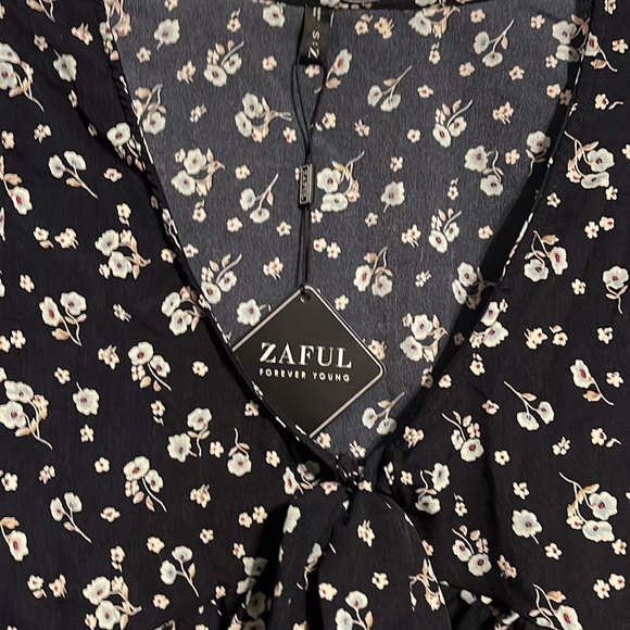 NWT Zaful short sleeve wrap shirt with tie size small - Picture 3 of 9